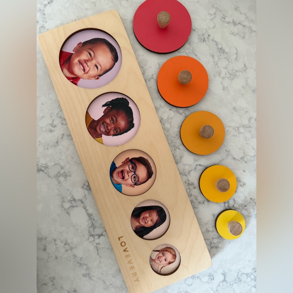 LOVEVERY Circle of Friends Puzzle